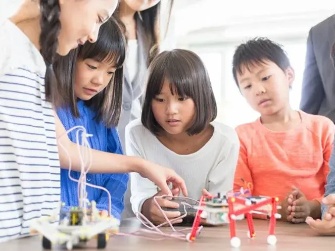 ゲーム感覚で学べる！3歳〜小学生まで楽しめる、プログラミング玩具の選び方